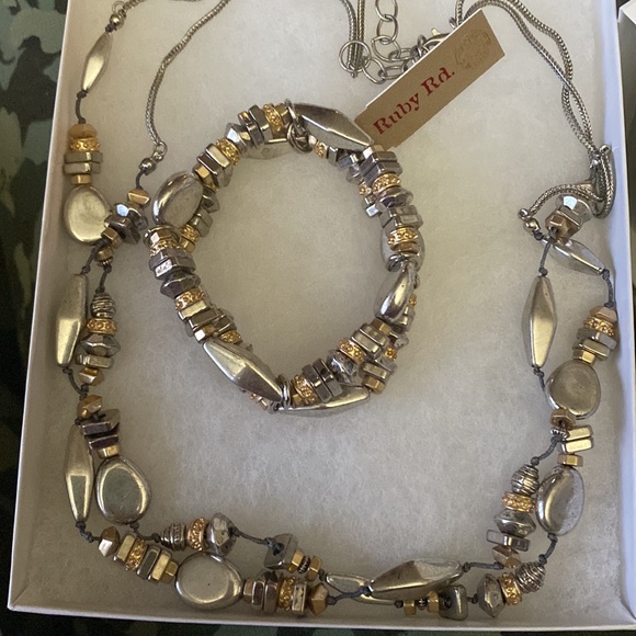 Ruby Road mixed metal necklace and bracelet set NWT - Picture 3 of 4